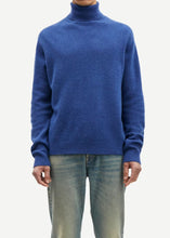 Load image into Gallery viewer, ISAK KNIT TURTLENECK | TRUE NAVY SAMSOE SAMSOE