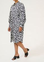 Load image into Gallery viewer, KAROXY SHIRT DRESS | WHITE BLACK LEOPARD