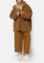 Load image into Gallery viewer, KENJI TEDDY OVERSIZED JACKET | CAMEL AME