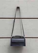 Charger l&#39;image dans la galerie, LEO HANDBAG | CHARCOAL ZARINA ROUGE AT MELLOW CONCEPT BRUSSELS