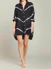 Load image into Gallery viewer, MIKONOS LONG SHIRT DRESS TYE DYE | BLACK NAVY MAISON SAINT JULIEN