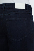 Load image into Gallery viewer, NIKKA WIDE JEANS | DARK BLUE CLOSED