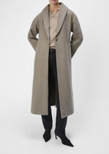 Charger l&#39;image dans la galerie, OBJPISA LONG COAT NOOS |  DESERT TAUPE OBJECT