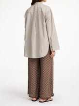 Charger l&#39;image dans la galerie, DERRIS SHIRT | WARM BROWN BY MALENE BIRGER