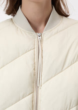 Load image into Gallery viewer, QUILTED JACKET | SHORTBREAD BEIGE CLOSED