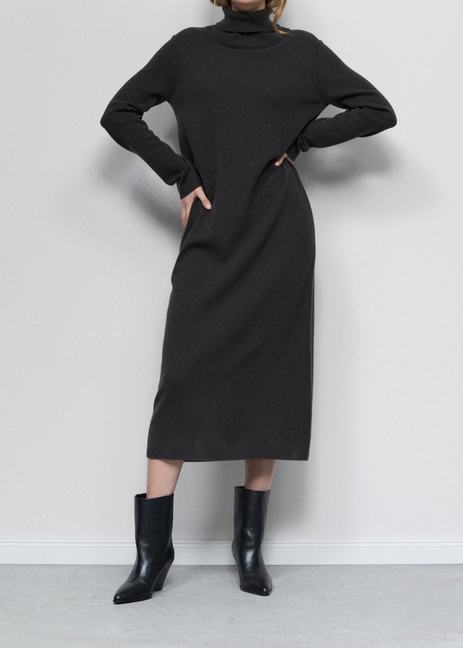 ROLLI DRESS EXTRA LONG | BLACK CLOSED