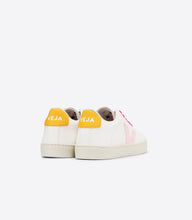 Load image into Gallery viewer, SMALL ESPLAR LACES CHROMEFREE LEATHER | EXTRA WHITE PETALE OURO VEJA