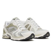 Load image into Gallery viewer, PROGRID TRIUMPH 4 | WHITE ONYX/ELM SAUCONY