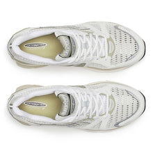 Load image into Gallery viewer, PROGRID TRIUMPH 4 | WHITE ONYX/ELM SAUCONY