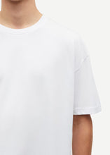 Charger l&#39;image dans la galerie, SAHUDSON T-SHIRT | WHITE SAMSOE SAMSOE