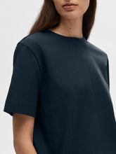 Charger l&#39;image dans la galerie, SLFESSENTIAL SS BOXY TEE | DARK SAPPHIRE SELECTED