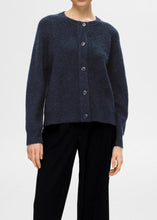 Charger l&#39;image dans la galerie, SLFLULU LS KNIT CARDIGAN | DARK SAPPHIRE SELECTED