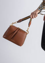 Load image into Gallery viewer, BLAKE CROSSBODY |CAMEL SMAAK