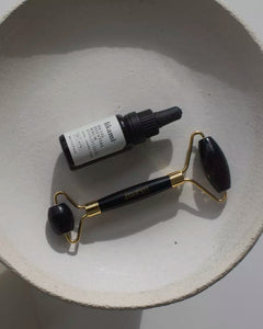 FACIAL ESSENTIAL SERUM 15ML + STONE ROLLER LIKAMI