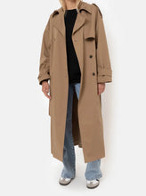Load image into Gallery viewer, JAMES TRENCH COAT | CAMEL AME