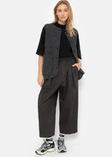 Load image into Gallery viewer, MADISON SLEEVELESS WOOL JACKET | DARK GREY AME