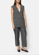 Load image into Gallery viewer, NOBLE SLEEVELESS BLAZER | DARK GREY AME