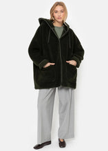 Load image into Gallery viewer, KENJI TEDDY OVERSIZED JACKET | DARK GREEN AME