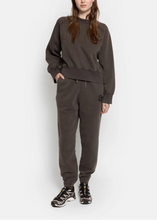 Load image into Gallery viewer, MIKE SWEATSHIRT WITH RAGLAN SLEEVES | BROWN AME
