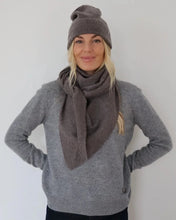 Charger l&#39;image dans la galerie, TRIANGLE SCARF | MOLE BETA STUDIOS