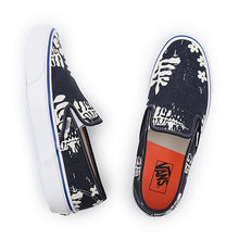 Load image into Gallery viewer, SLIP-ON 48 DECK ANAHEIM FACTORY | FLORAL NAVY