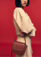 Load image into Gallery viewer, CLAIRE BAG | CARAMEL ZARINA ROUGE