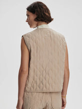Load image into Gallery viewer, KARLA QUILTED GILET | LIGHT TAUPE VARLEY
