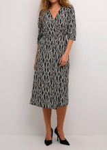 Charger l&#39;image dans la galerie, KADUNORA WRAP DRESS | BLACK/GREY GRAPHIC KAFFE