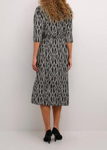 Charger l&#39;image dans la galerie, KADUNORA WRAP DRESS | BLACK/GREY GRAPHIC KAFFE