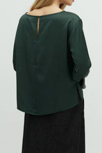 Charger l&#39;image dans la galerie, QUILL CELITA-M SHIRT | JUNGLE GREEN MBYM