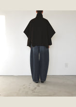 Load image into Gallery viewer, Club l’Avenir hanay — worn view without face