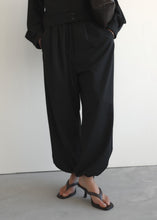 Load image into Gallery viewer, Club l’Avenir vida — worn view without face