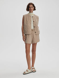 KARLA QUILTED GILET | LIGHT TAUPE VARLEY
