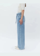Load image into Gallery viewer, DAY Birger et Mikkelsen Elijah Denim | Light Blue – alternate view 4