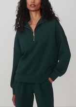 Load image into Gallery viewer, Varley HAWLEY HALF ZIP SWEAT | PONDEROSA PINE