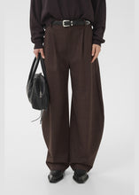Load image into Gallery viewer, Gestuz Gzlavana Trousers In Brown Check – worn view