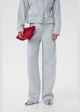 Load image into Gallery viewer, Gestuz Gzparwana Hw Barrel Jeans In Vintage Light Denim – worn view