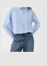 Load image into Gallery viewer, Gestuz Gzyork Short Shirt In Chambray Blue Melange – worn view