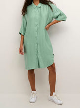 Charger l&#39;image dans la galerie, KAJAROME SHIRT DRESS | GRANITE GREEN KAFFE