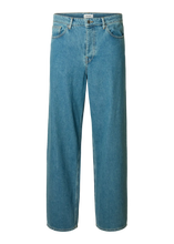 Load image into Gallery viewer, SLH260-WIDE FIT BEN KYLE LB | LIGHT BLUE DENIM SELECTED MEN