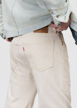 Load image into Gallery viewer, Levi’s 555 RELAXED STRAIGHT ECRU FUSION LTWT