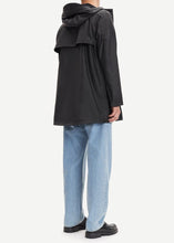 Load image into Gallery viewer, SAMSOE RAIN COAT STEELY JACKET | BLACK