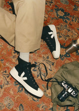 Load image into Gallery viewer, VEJA WATA II HIGH CANVAS | BLACK PIERRE