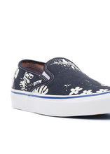 Load image into Gallery viewer, SLIP-ON 48 DECK ANAHEIM FACTORY | FLORAL NAVY