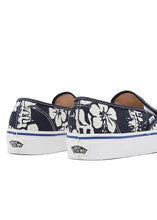 Load image into Gallery viewer, SLIP-ON 48 DECK ANAHEIM FACTORY | FLORAL NAVY