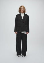 Load image into Gallery viewer, MILANI-M BLAZER | BLACK BROWN PINSTRIPE — vue portée — photo officielle MBYM