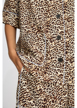Load image into Gallery viewer, MUNTHE Ushi Shirt In Print Animal - detail