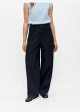 Load image into Gallery viewer, OBJECT Moji Elsa Barrel Jeans In Dark Midnight Denim - alternate view