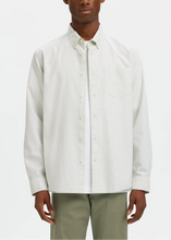 Load image into Gallery viewer, SLHREGRICK-OX SHIRT LS NOOS  | BRIGHT WHITE/ AQUA GRAY SELECTED MEN