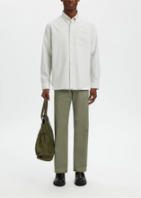 Load image into Gallery viewer, SLHREGRICK-OX SHIRT LS NOOS  | BRIGHT WHITE/ AQUA GRAY SELECTED MEN